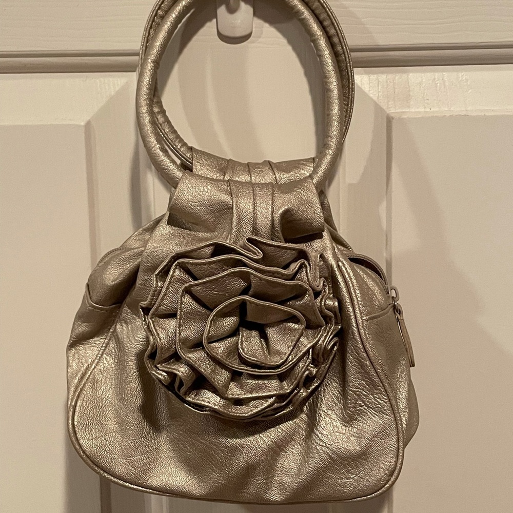 Silver Flower zip wrist purse
